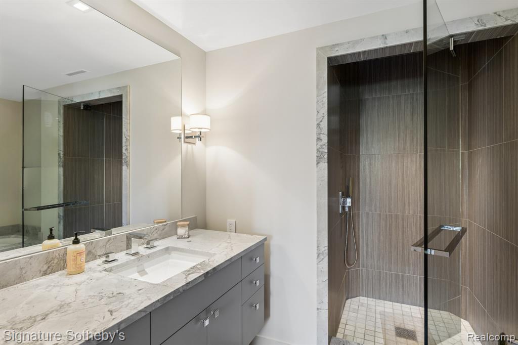 5051 Beach Road Troy, MI 48098 - Photo 33 of 52