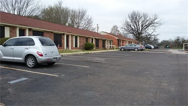 $601 | 1311 Plum Street, Lampasas, TX 76550