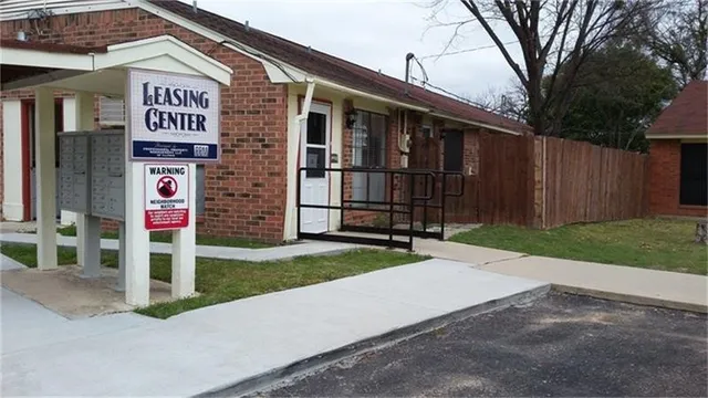 $601 | 1311 Plum Street, Lampasas, TX 76550
