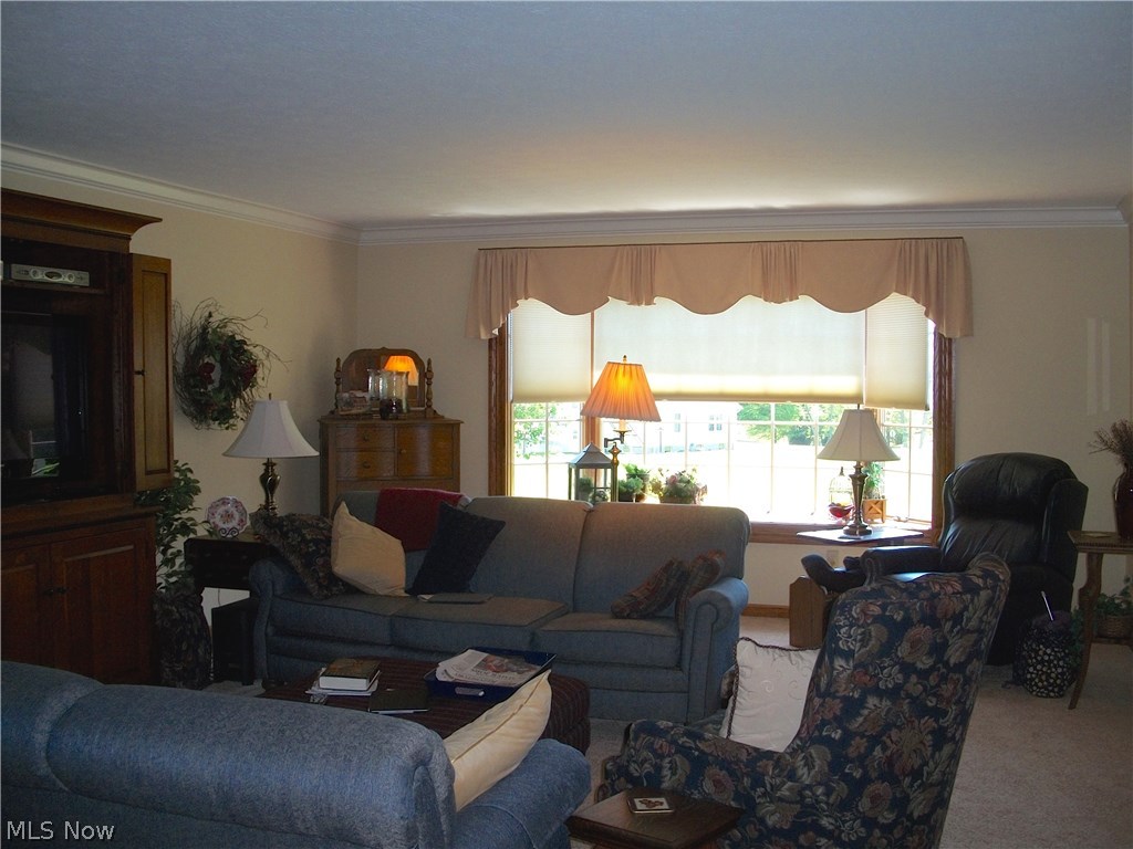 8488 Massillon Road Navarre, OH 44662 - Photo 3 of 25 wonderful great room, with crown molding