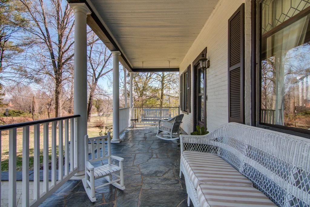5220 Roselawn Road Roanoke, VA 24018 - Photo 3 of 52 003-264032-IMG_7725_6_7_8_9_6092041