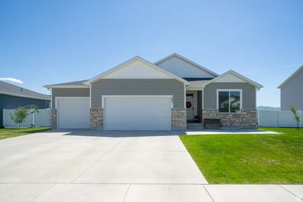 $635,000 | 592 East 600 South, Hyrum, UT 84319