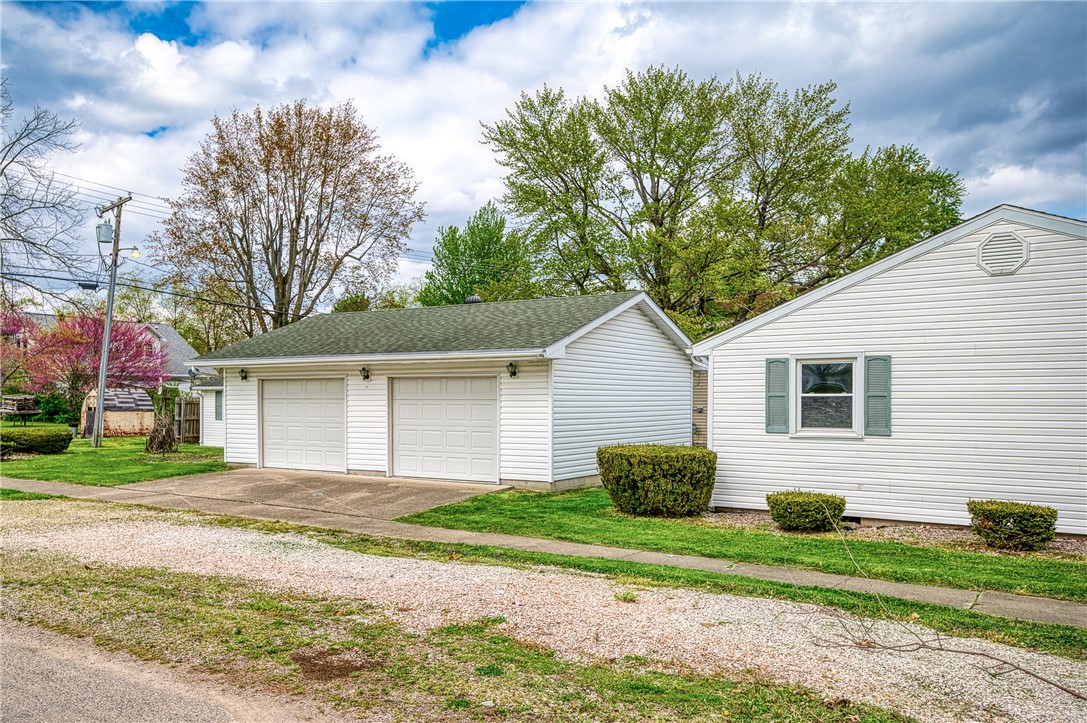 902 Locust Street Marshall, IL 62441 - Photo 3 of 21