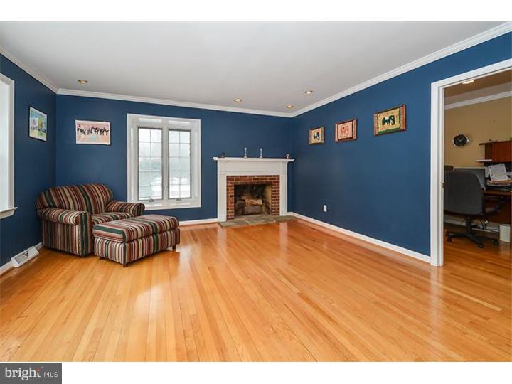 836 Crosswicks Road Rydal, PA 19046 - Photo 3 of 23 Living Room