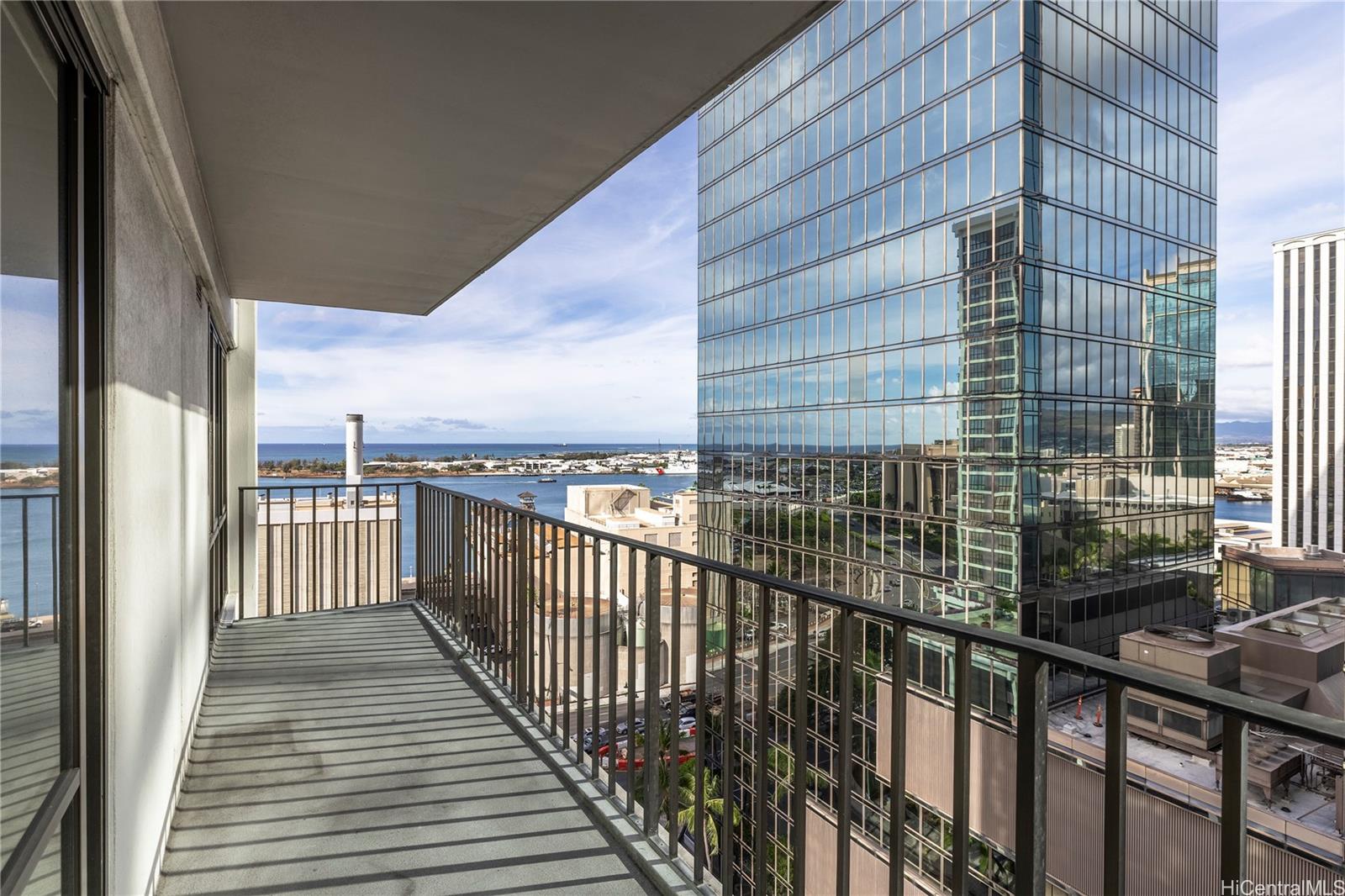 Lanai w/Honolulu Harbor & Sunset views