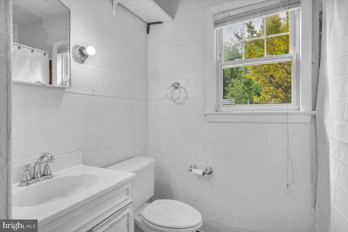 40 Fairfax Drive Cinnaminson, NJ 08077 - Photo 14 of 31 Full bathroom 1st floor