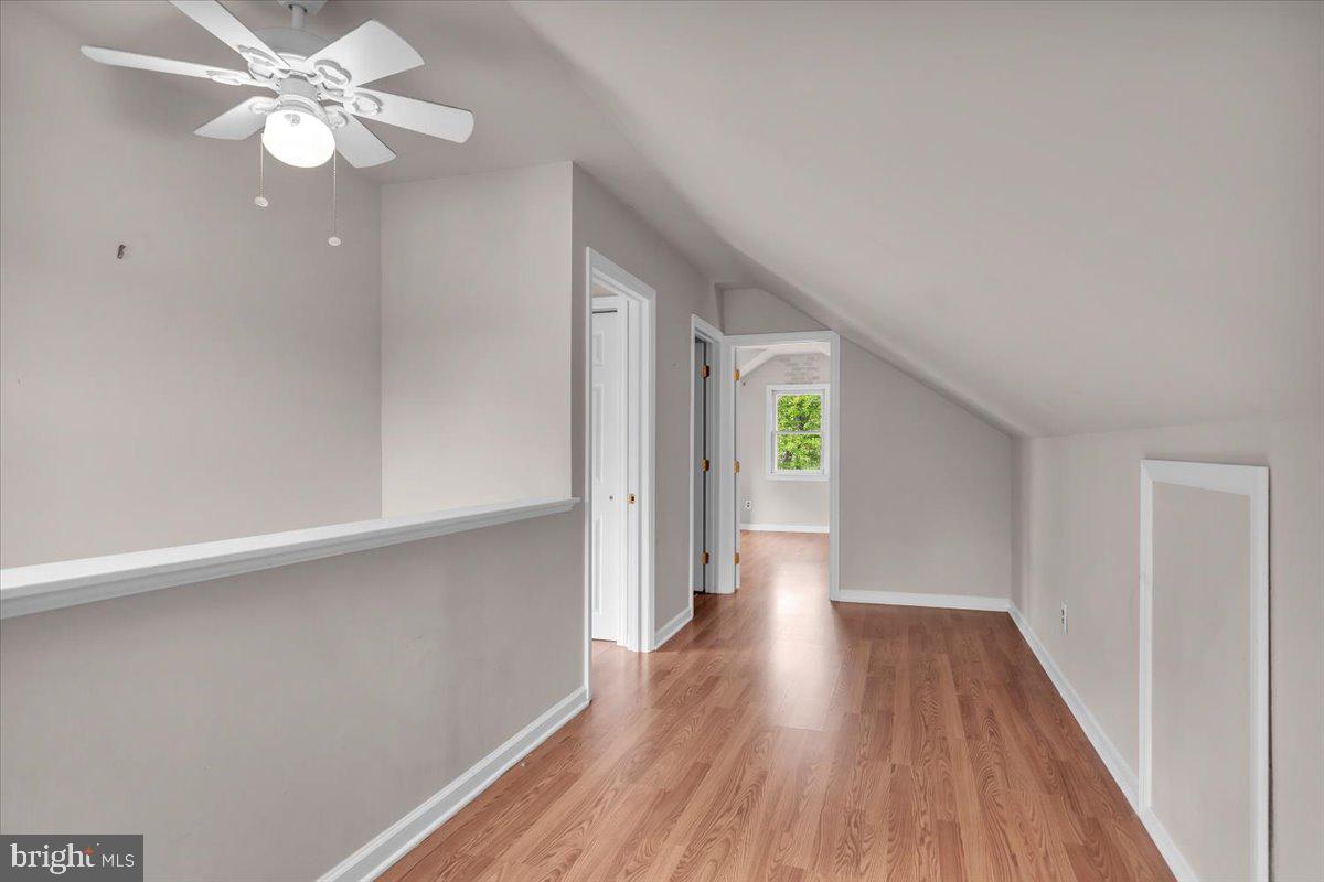 40 Fairfax Drive Cinnaminson, NJ 08077 - Photo 16 of 31 Hallway/office space upstairs