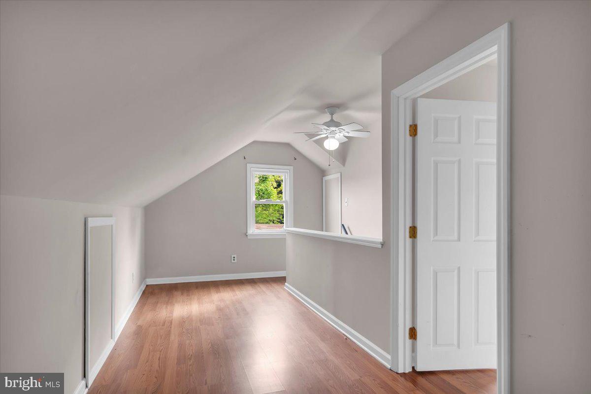 40 Fairfax Drive Cinnaminson, NJ 08077 - Photo 17 of 31 Hallway/office space upstairs