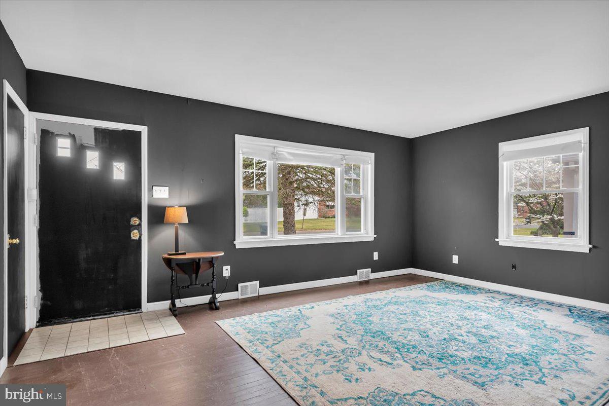 40 Fairfax Drive Cinnaminson, NJ 08077 - Photo 5 of 31 Living room with picture window