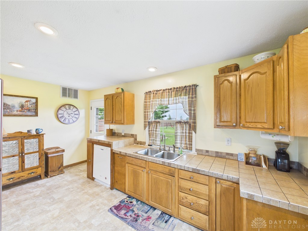 4633 Burkholder Road Greenville, OH 45331 - Photo 8 of 33