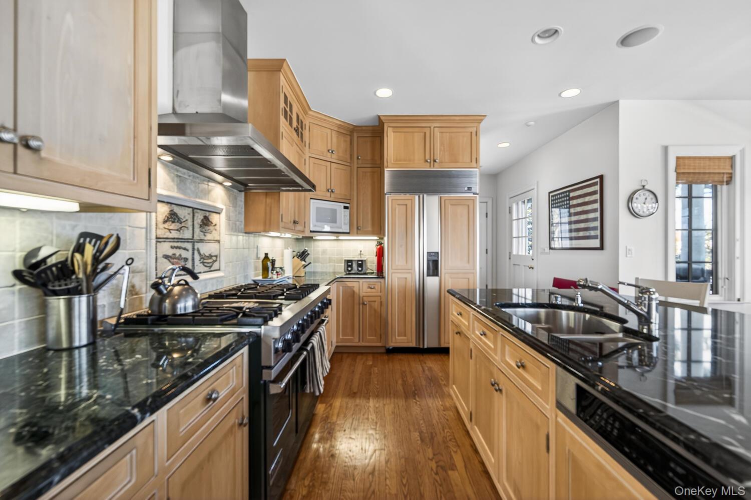 336 Centre Island Road Oyster Bay, NY 11771 - Photo 19 of 38 a kitchen with a stove and a sink