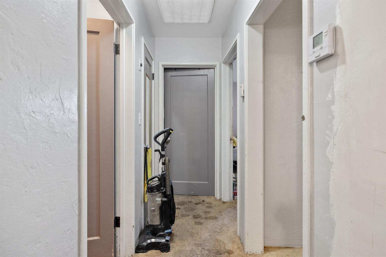 821 Lincoln Street Hanford, CA 93230 - Photo 11 of 22 a view of a bathroom