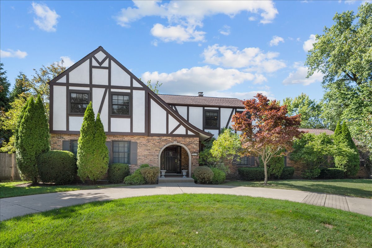 860 Heather Road Deerfield, IL 60015 - Photo 1 of 49