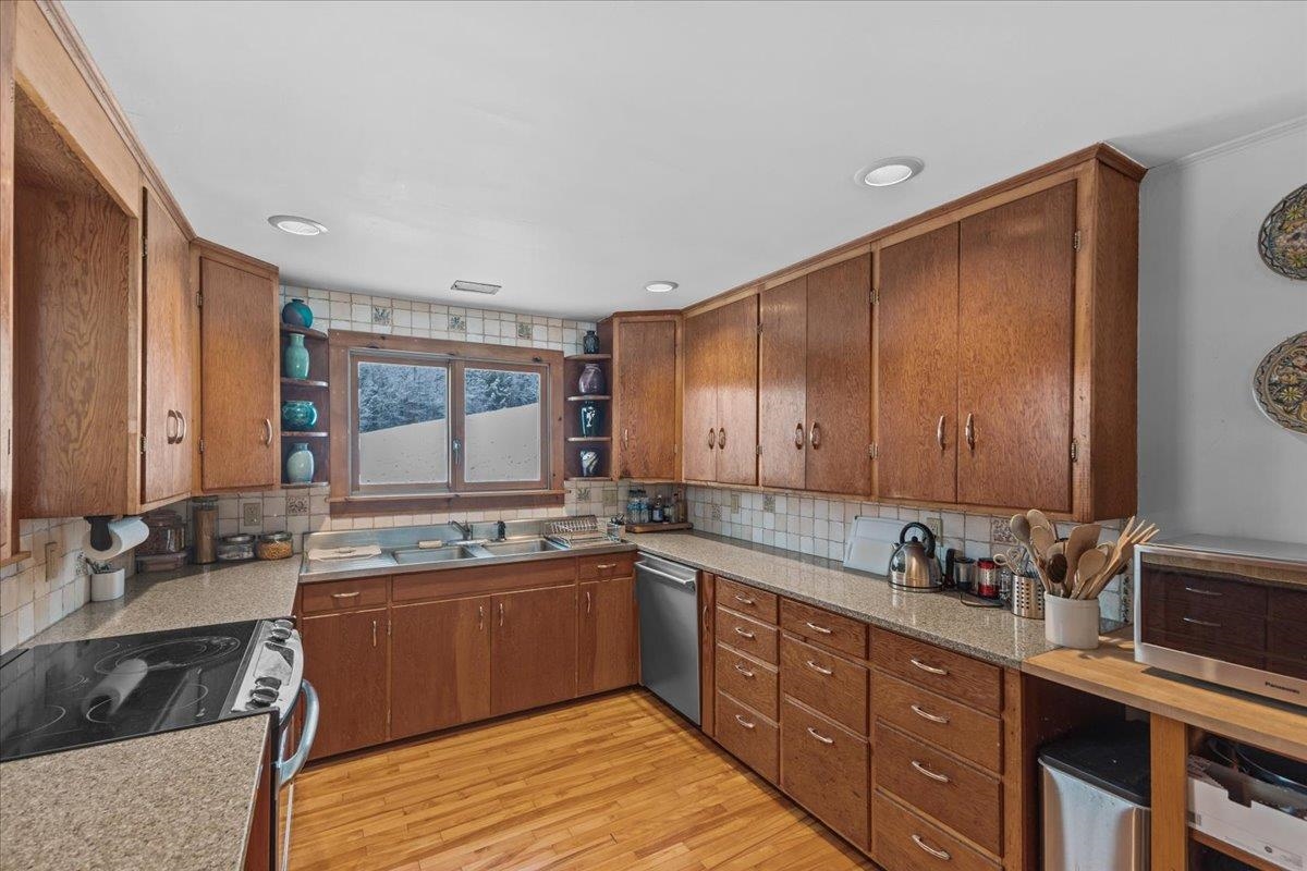 1986 Lower Elmore Mountain Road Morristown, VT 05661 - Photo 33 of 60