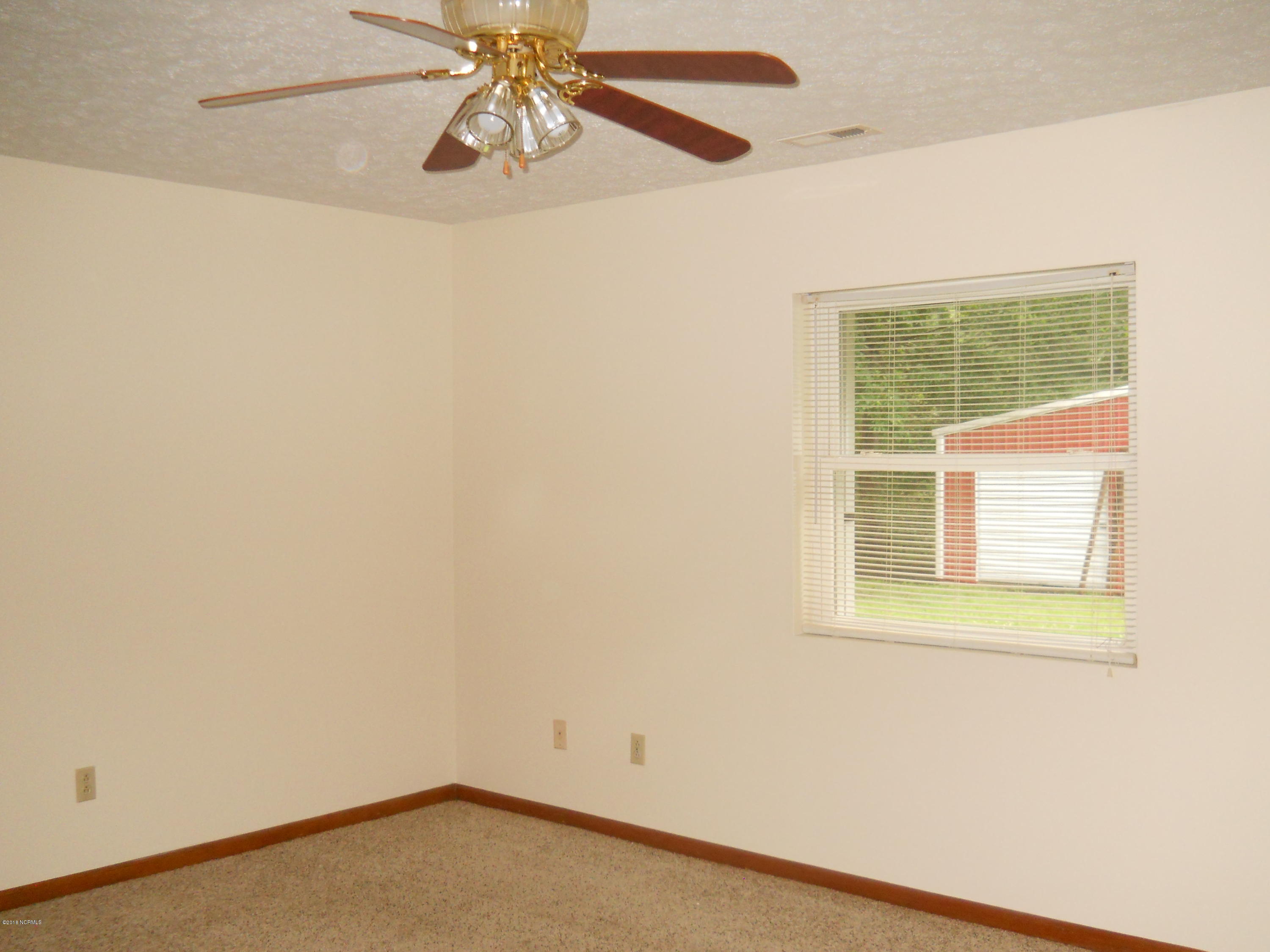 825 Fields Road New Bern, NC 28560 - Photo 17 of 40 DSCN0549