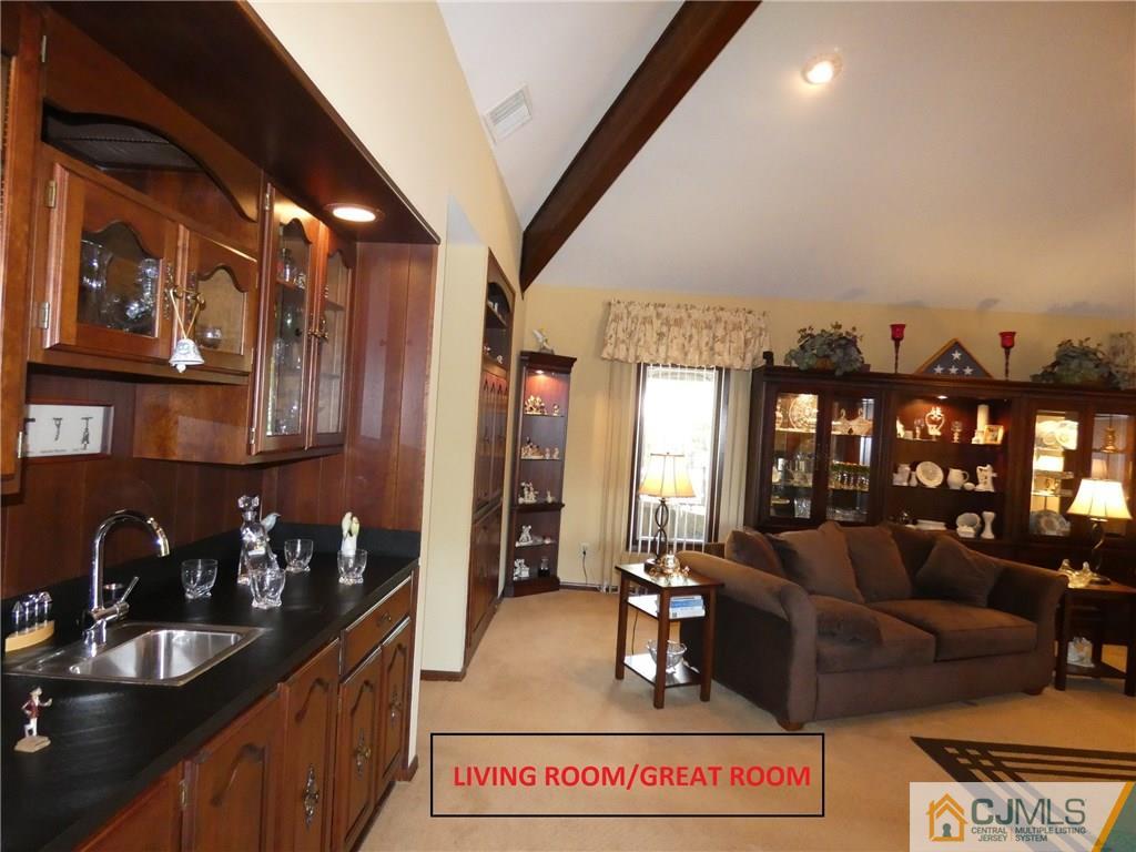 25 Runnymede Road Colonia, NJ 07067 - Photo 5 of 26 a living room with furniture and a potted plant