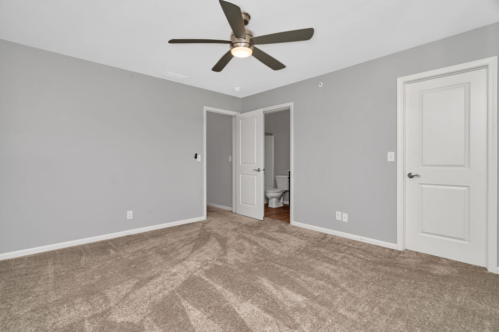 1334 Hawk Hollow Drive Yorkville, IL 60560 - Photo 20 of 28 a view of an empty room and chandelier fan