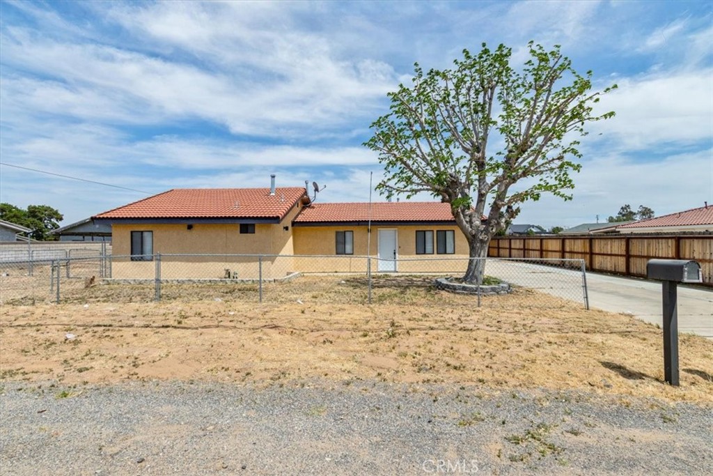 43324 45th Street West Lancaster, CA 93536 - Photo 2 of 22