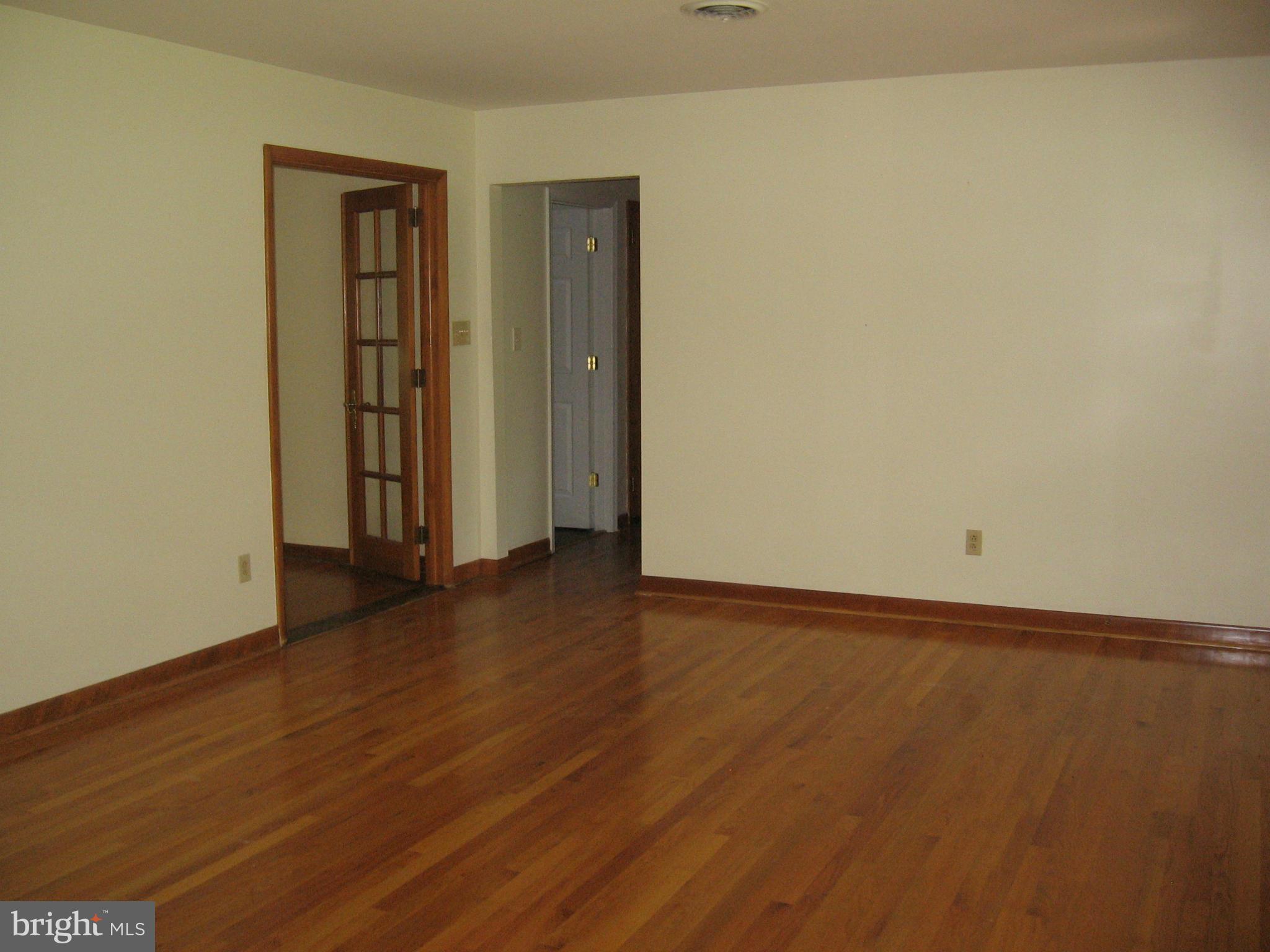 1266 Pious Ridge Road Berkeley Springs, WV 25411 - Photo 22 of 30 Living Room