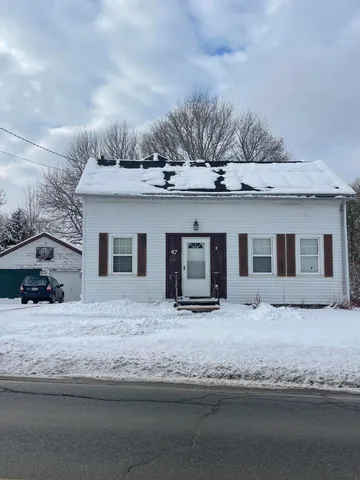 $73,900 | 47 Enfield Road, Lincoln, ME 04457