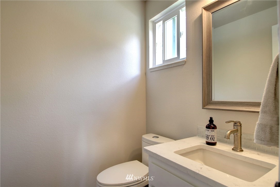 355 Russell Road Camano Island, WA 98282 - Photo 17 of 24 Gallery Image 17