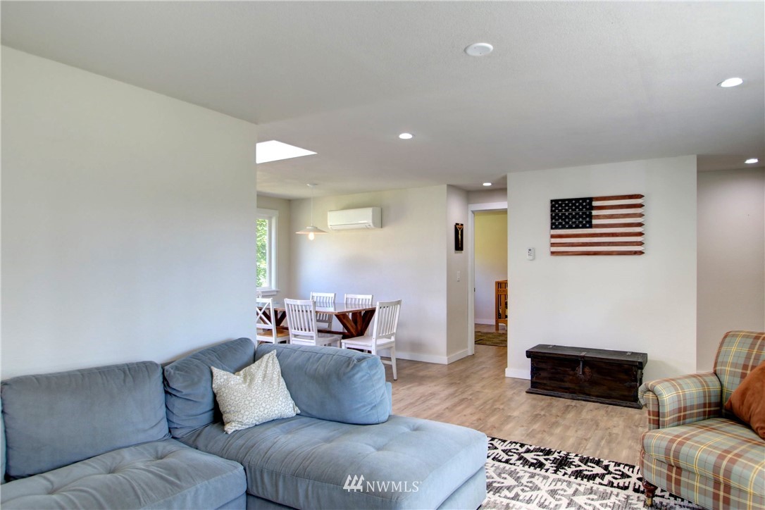 355 Russell Road Camano Island, WA 98282 - Photo 4 of 24 Gallery Image 4