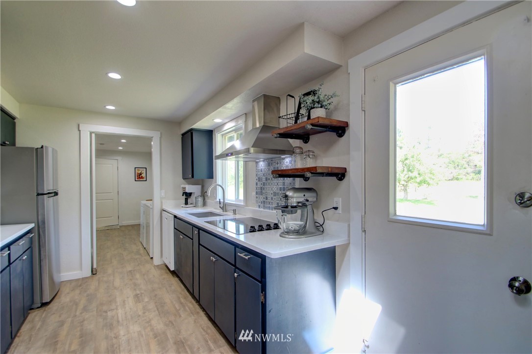355 Russell Road Camano Island, WA 98282 - Photo 7 of 24 Gallery Image 7