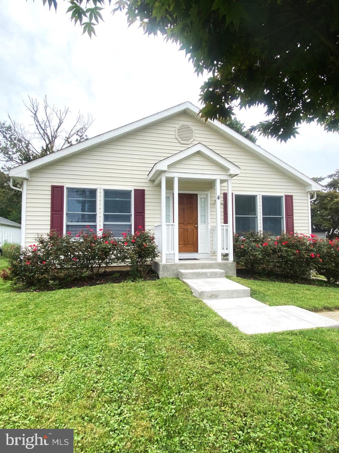 4 Wolf Avenue Reisterstown, MD 21136 - Photo 2 of 39 a front view of a house with garden
