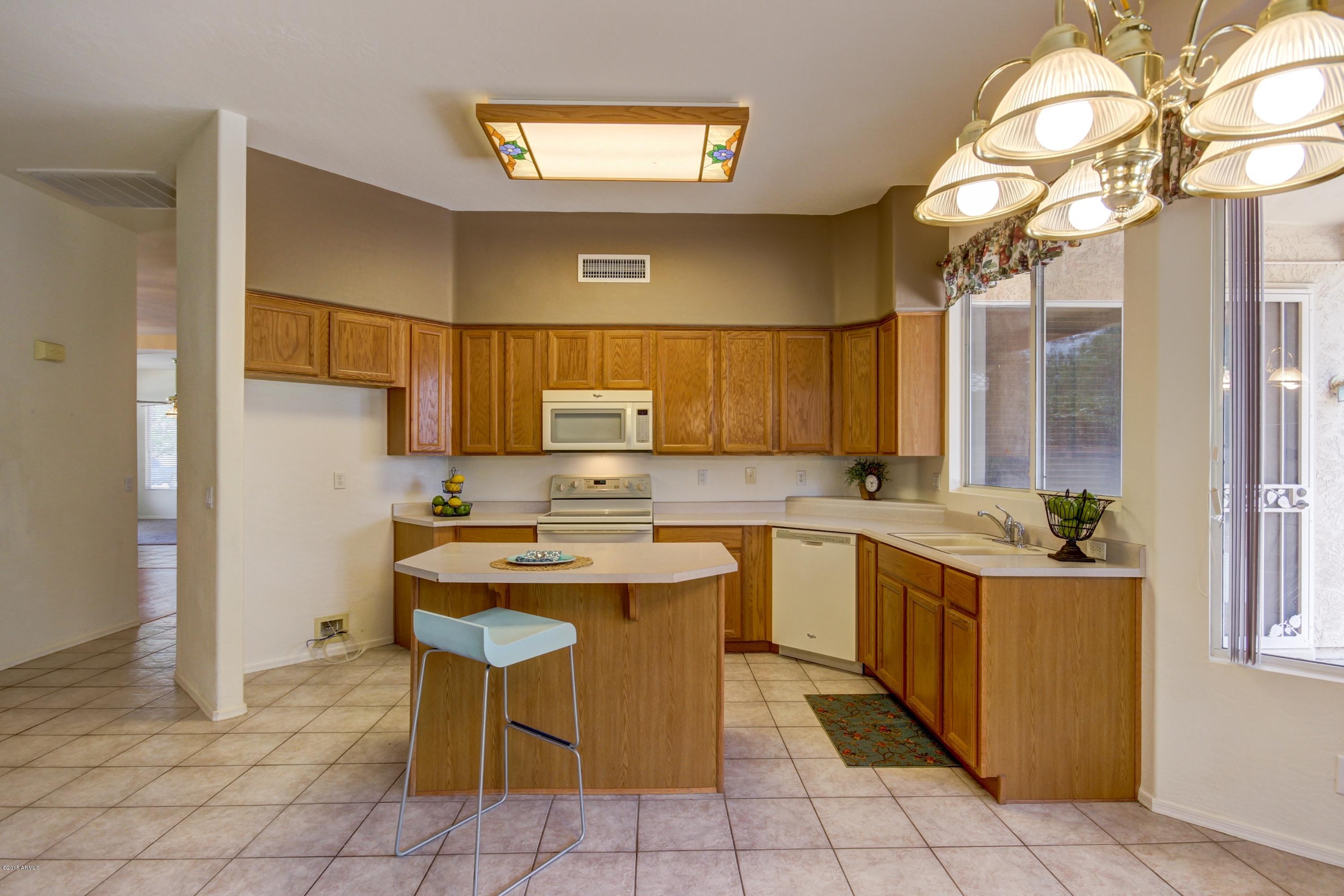305 West Del Rio Street Gilbert, AZ 85233 - Photo 13 of 46 Kitchen (4)