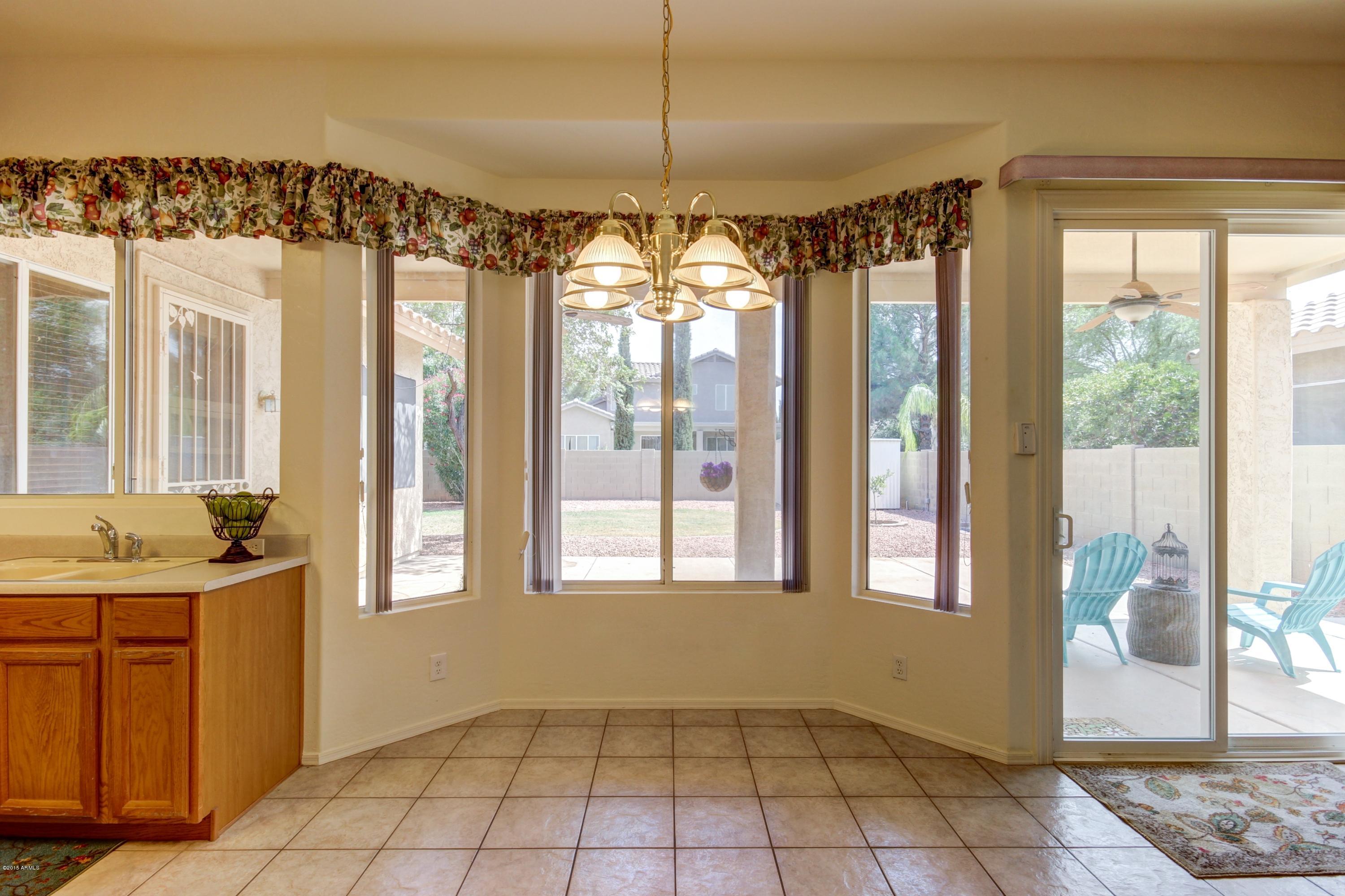 305 West Del Rio Street Gilbert, AZ 85233 - Photo 14 of 46 Kitchen (5)