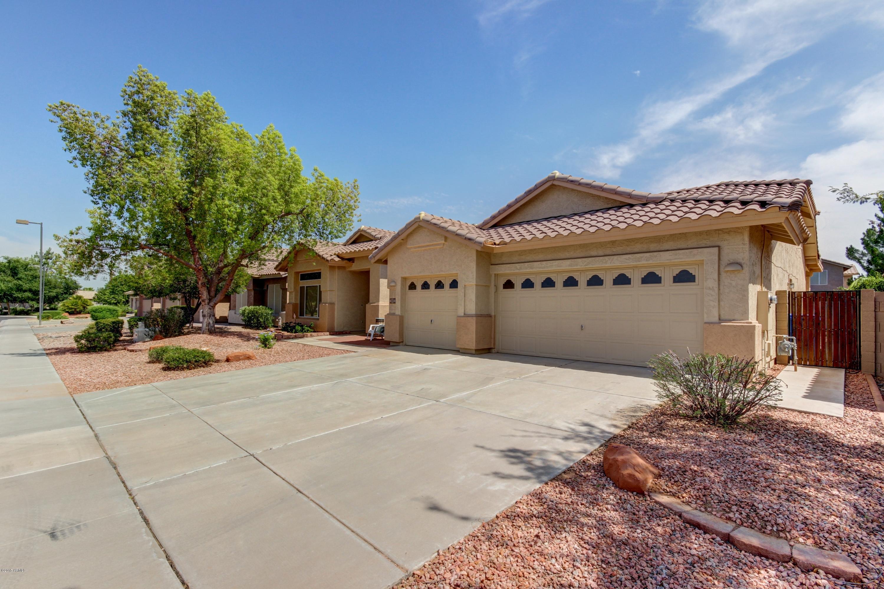 305 West Del Rio Street Gilbert, AZ 85233 - Photo 3 of 46 Front (1)