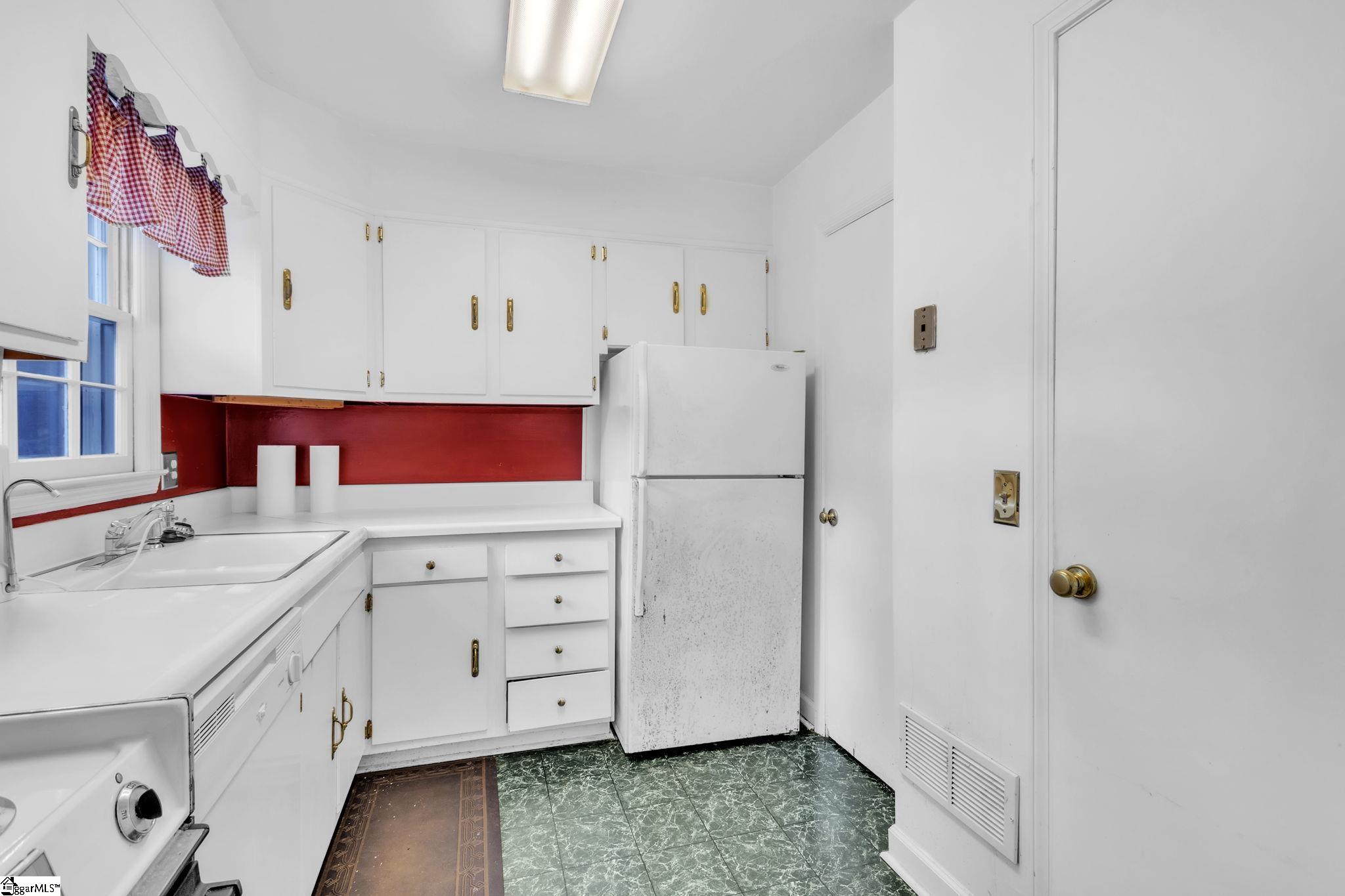 815 Edwards Road, Unit 18 Greenville, SC 29615 - Photo 26 of 28