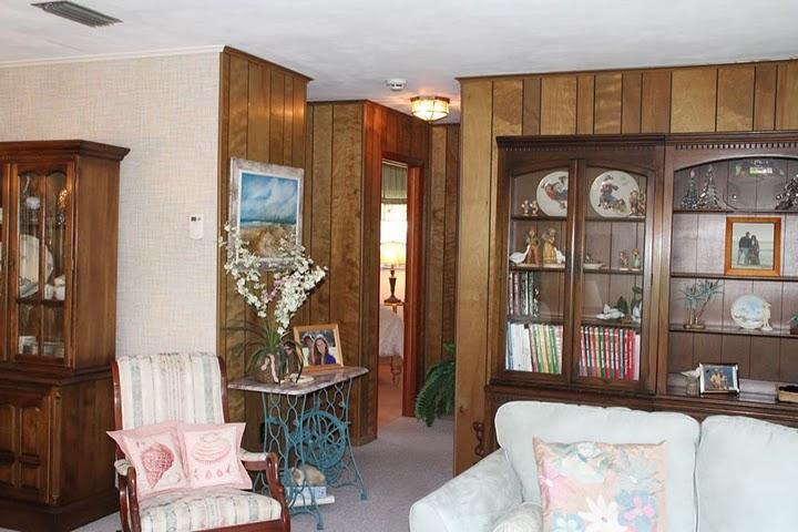 1020 Dove Road Key Largo, FL 33037 - Photo 6 of 27 Living room