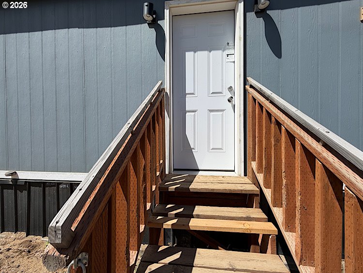 16125 Hawks Lair Road La Pine, OR 97739 - Photo 24 of 35 a view of entryway
