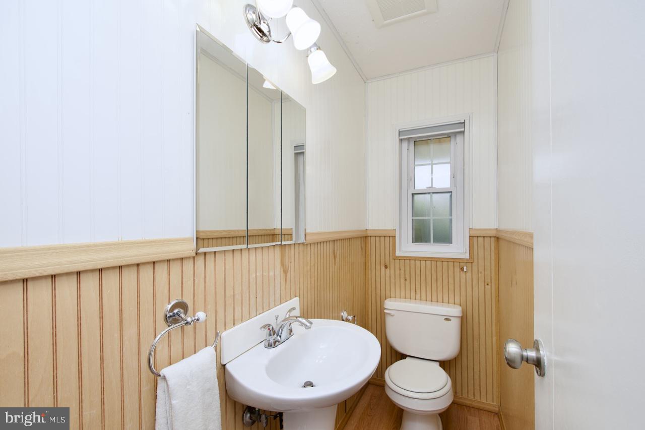5509 Glenallen Street Springfield, VA 22151 - Photo 18 of 36 a bathroom with a toilet a sink and mirror
