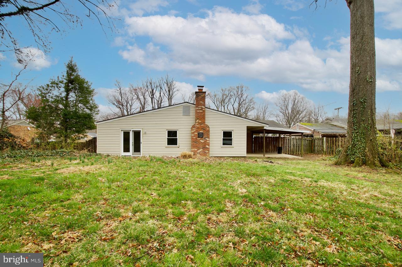 5509 Glenallen Street Springfield, VA 22151 - Photo 35 of 36 a view of a backyard of the house