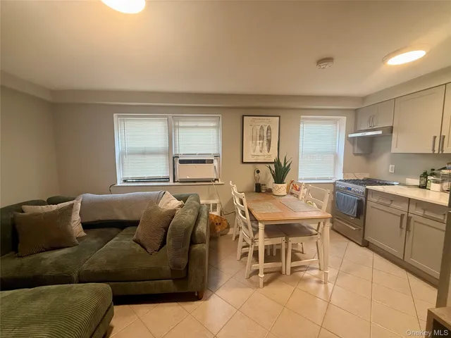 $2,400 | 470 East Broadway, Unit A11, Long Beach, NY 11561