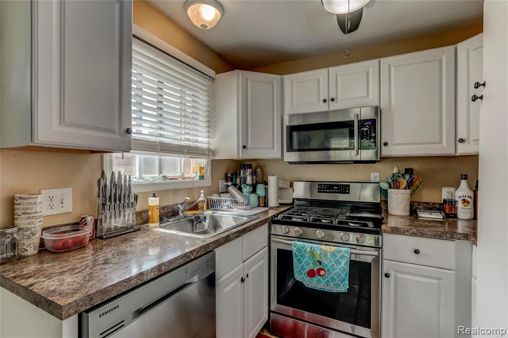 50765 Cedargrove Road Shelby, MI 48317 - Photo 3 of 22