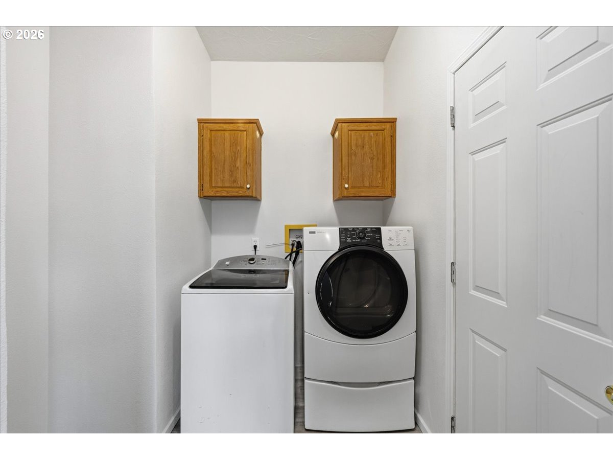 28 South Gee Creek Loop Ridgefield, WA 98642 - Photo 18 of 38 a utility room with dryer and washer