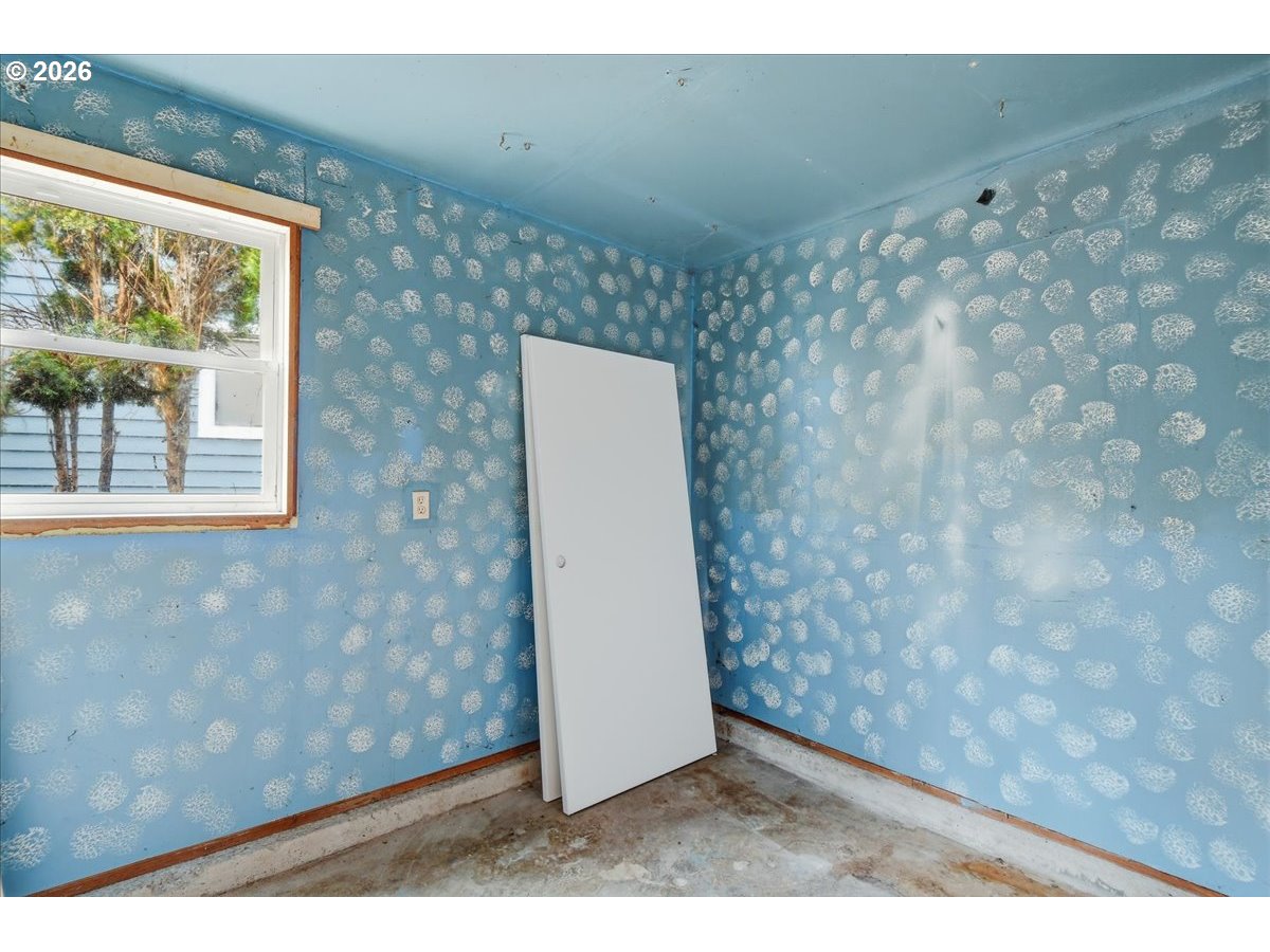 28 South Gee Creek Loop Ridgefield, WA 98642 - Photo 31 of 38 a view of a room with window