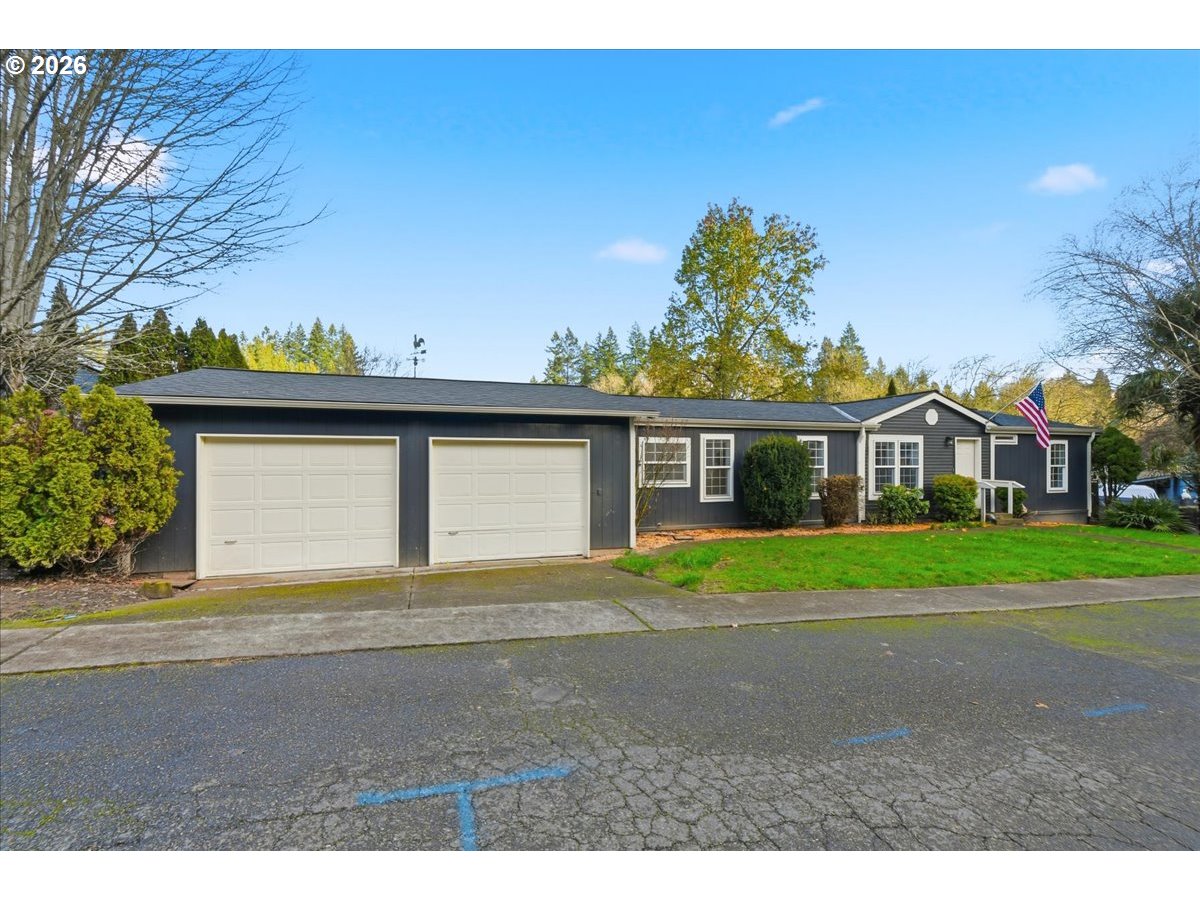28 South Gee Creek Loop Ridgefield, WA 98642 - Photo 38 of 38 a view of outdoor space yard and front view of a house