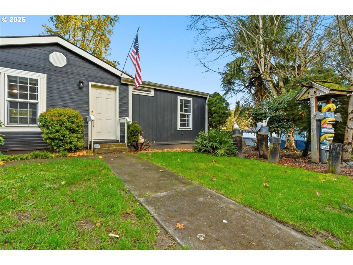 28 South Gee Creek Loop Ridgefield, WA 98642 - Photo 4 of 38 a view of outdoor space yard and patio