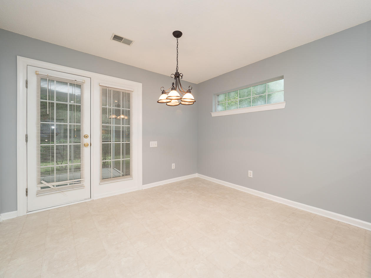 3232 Queensgate-1033794