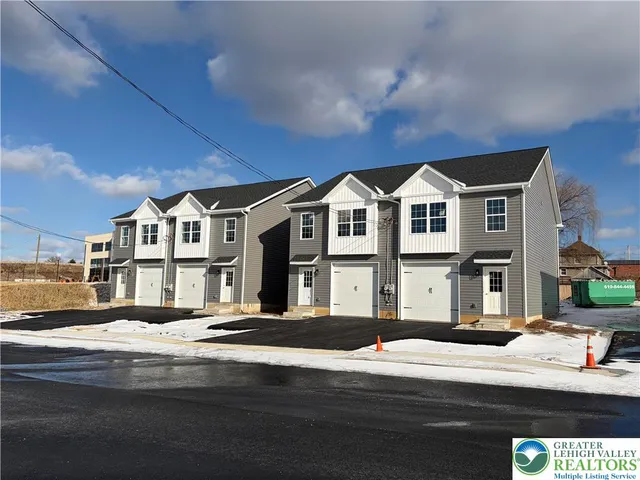 $2,595 | 1747 Williams Street, Unit A, Hellertown, PA 18055