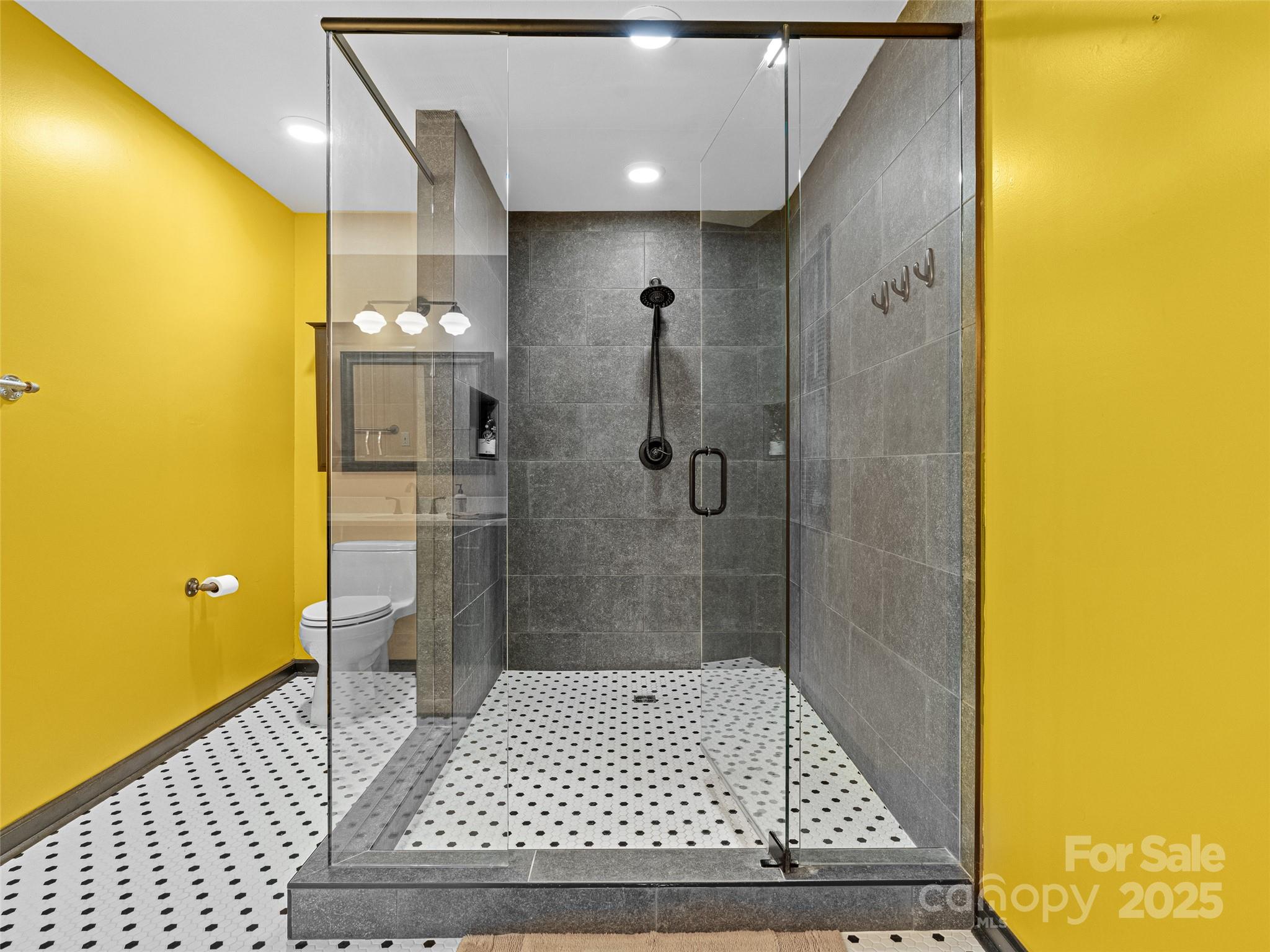 331 Thomas Road Hendersonville, NC 28739 - Photo 5 of 48 Gallery Image 5