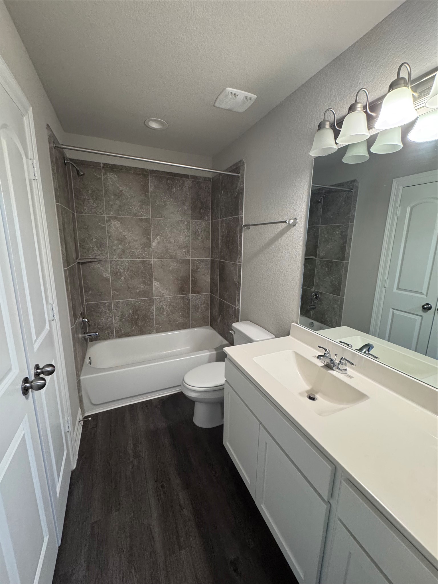 11014 Cres Light Way Houston, TX 77043 - Photo 14 of 19