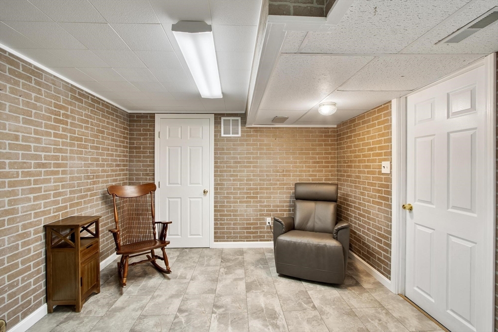 9 Elm Road Westford, MA 01886 - Photo 21 of 37 Gallery Image 21