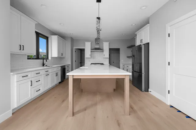 $734,900 | 383 Madison Drive, Riverdale, IA 52722