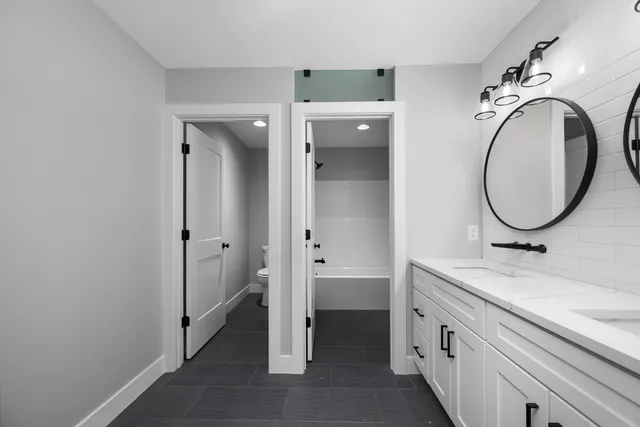 $734,900 | 383 Madison Drive, Riverdale, IA 52722