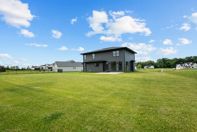 $734,900 | 383 Madison Drive, Riverdale, IA 52722